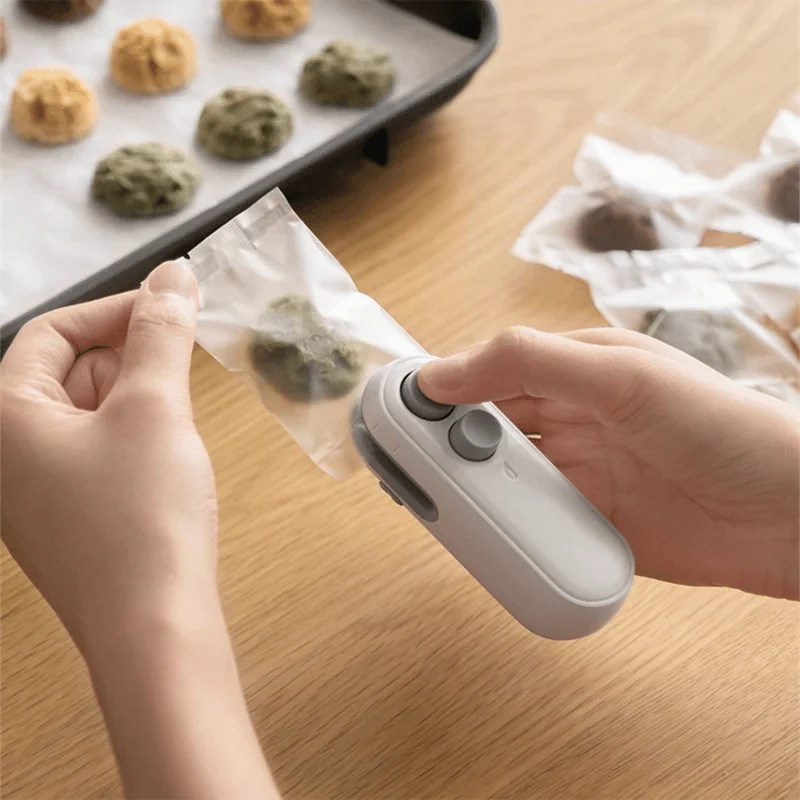 🎁Small 2-in-1 Rechargeable Magnetic Snack Sealer Household Mini Sealing Machine - Image 3